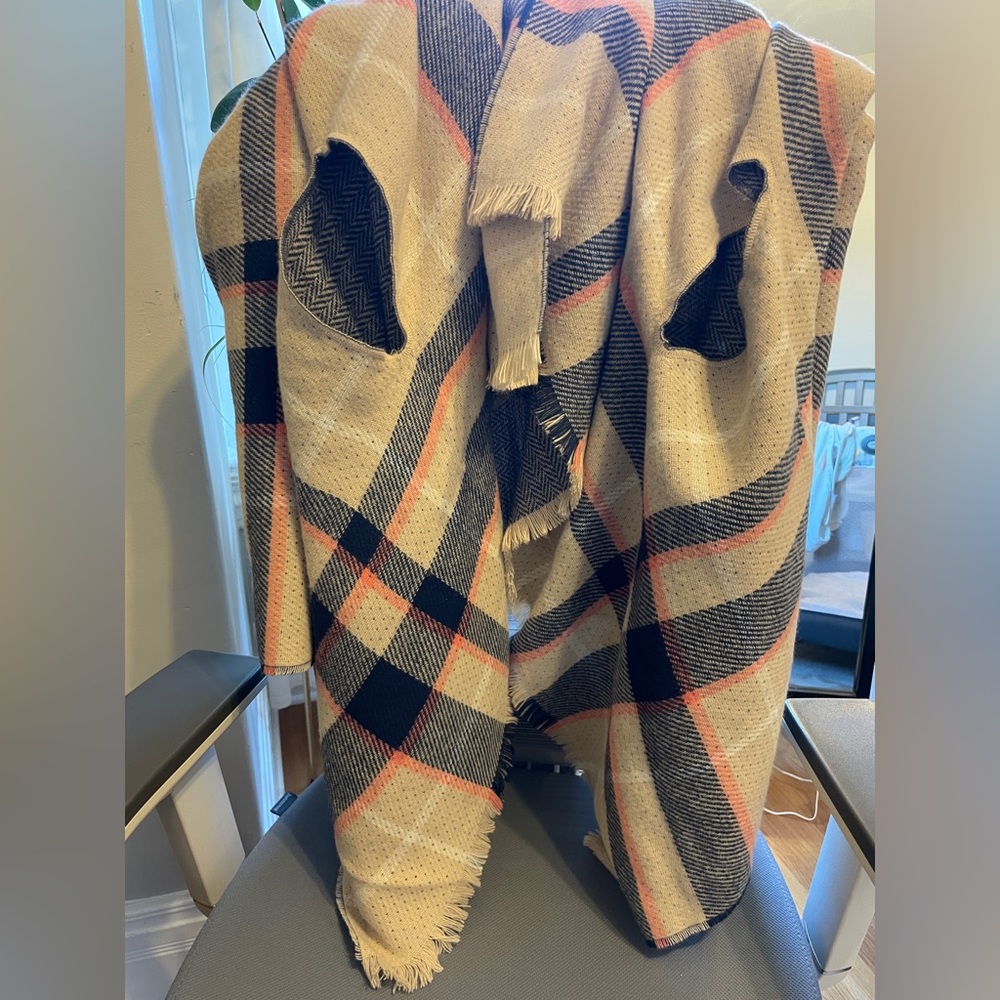 Beautiful scarf/wrap- can be worn 5 different ways